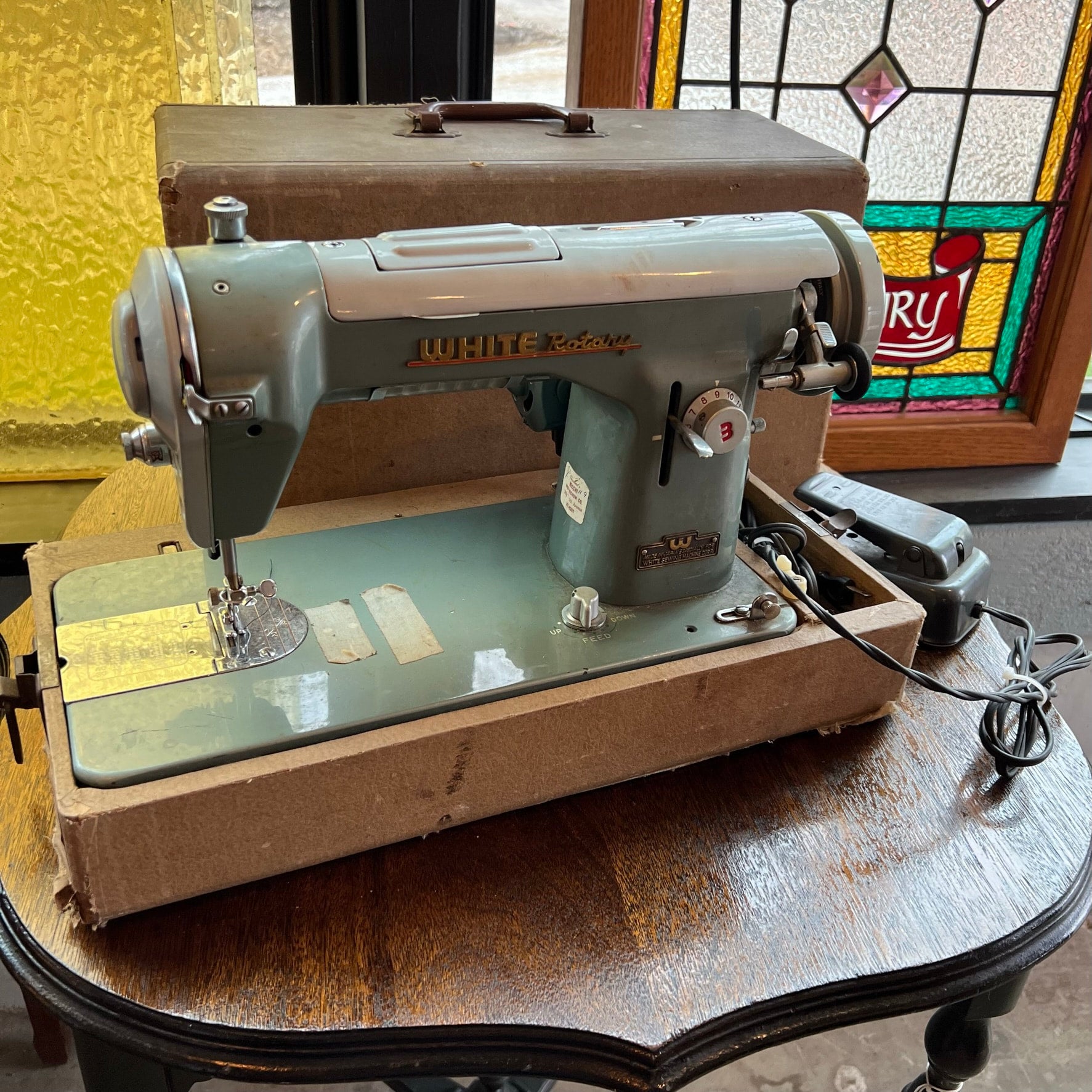 Antique White Rotary Electric Sewing Machine Green Finish - Running  straight